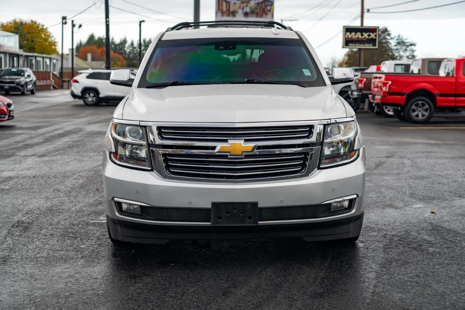 Chevrolet Suburban photo 3