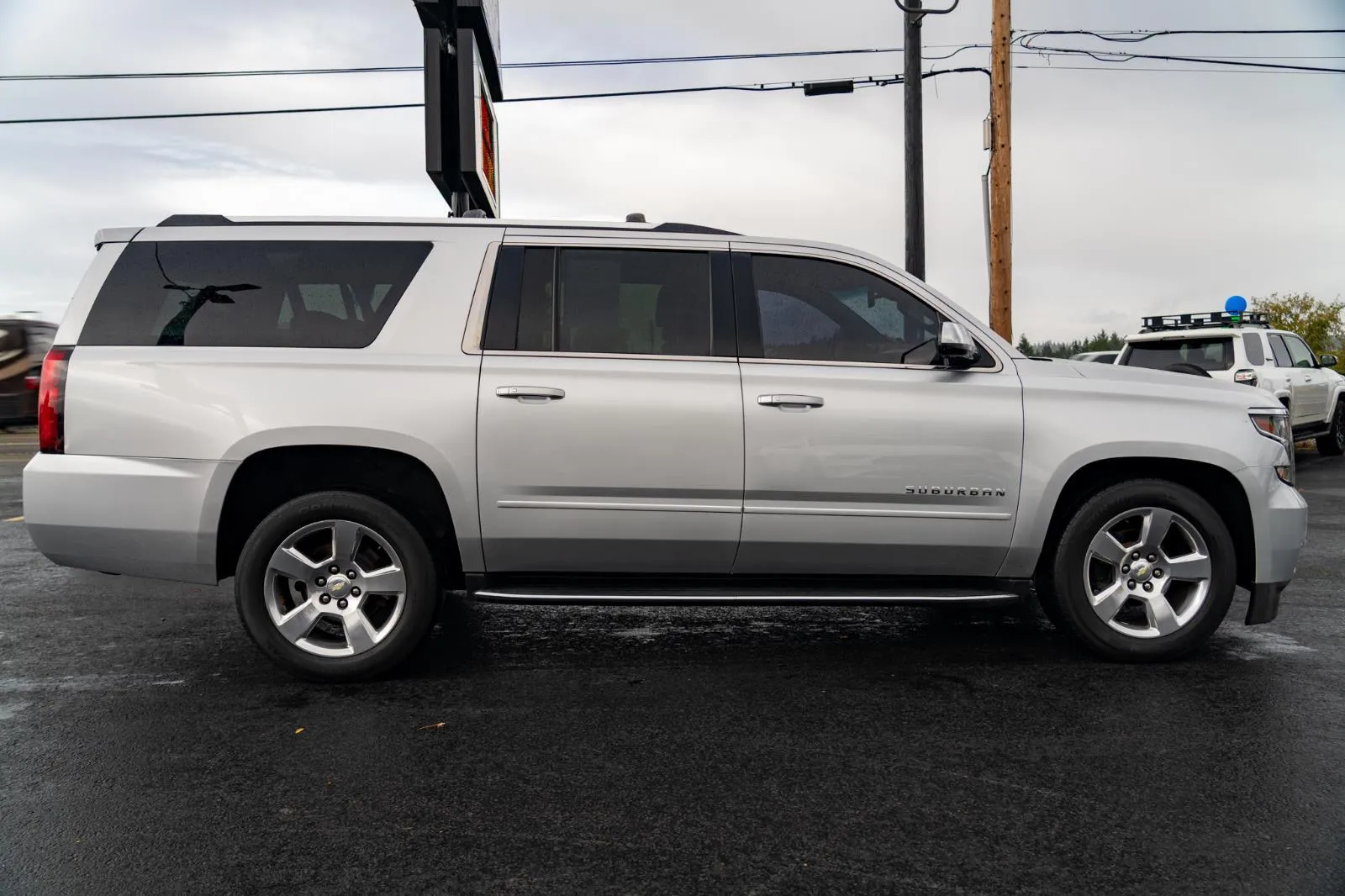Chevrolet Suburban photo 8