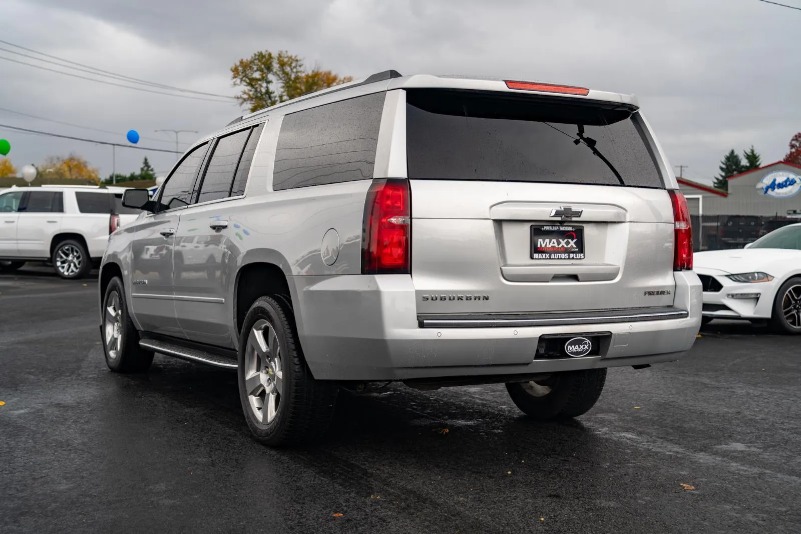 Chevrolet Suburban photo 11