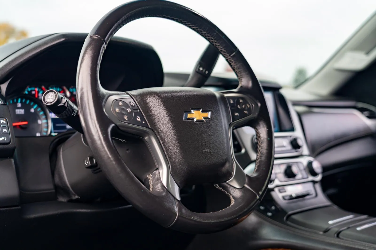 Chevrolet Suburban photo 14