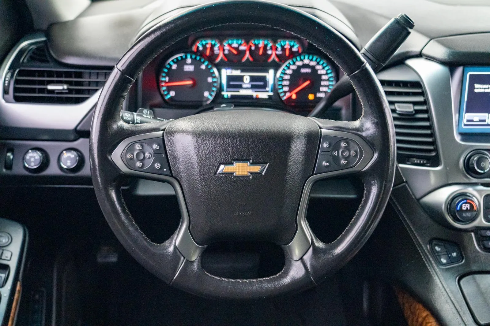 Chevrolet Suburban photo 15