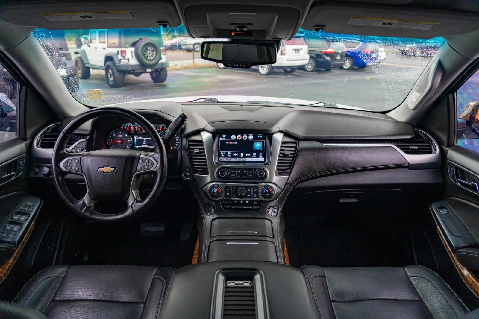 Chevrolet Suburban photo 17