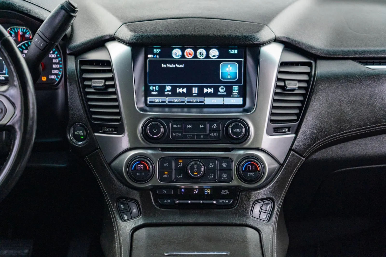 Chevrolet Suburban photo 18