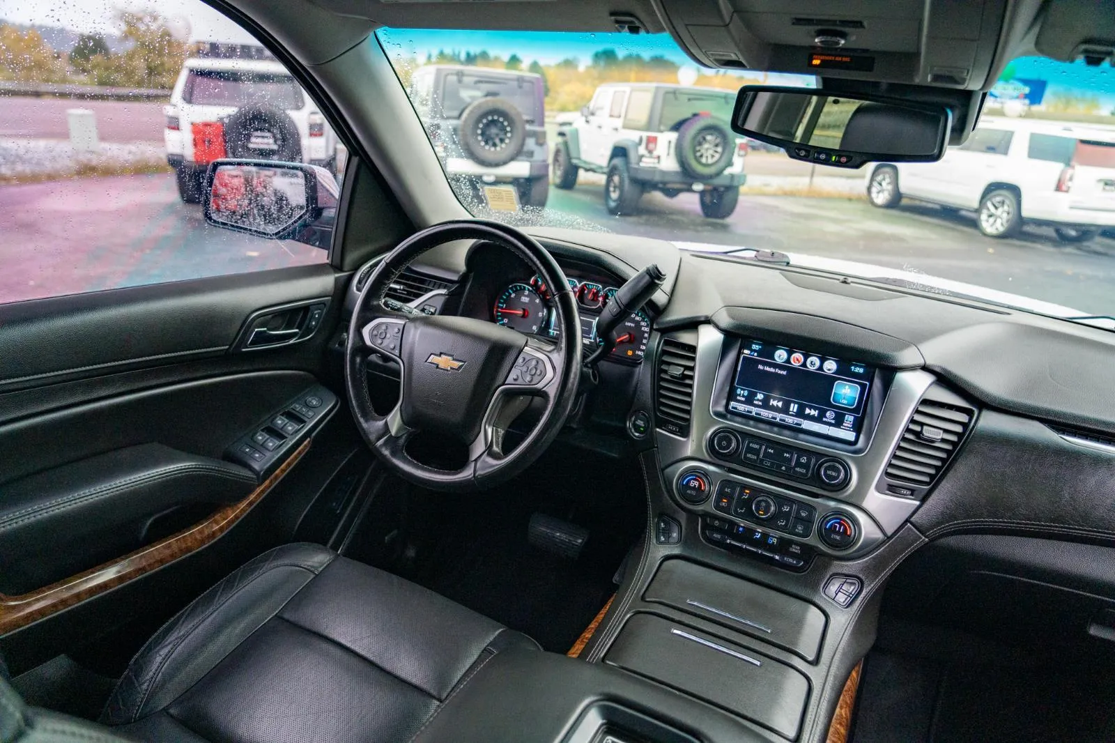 Chevrolet Suburban photo 22