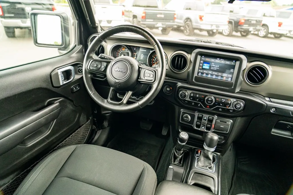 Jeep Wrangler photo 23