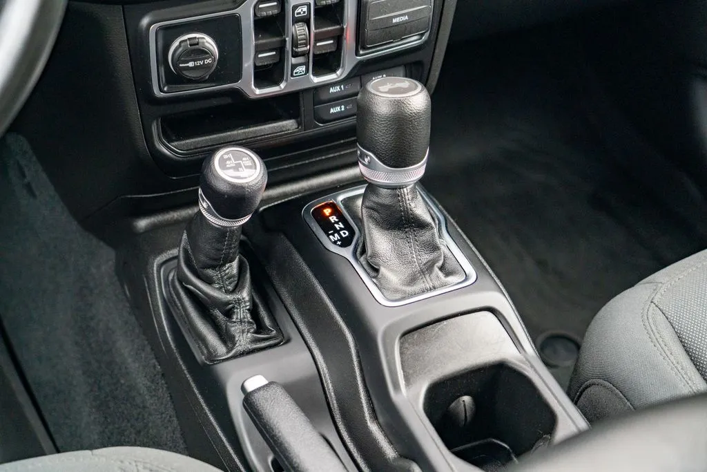 Jeep Wrangler photo 19