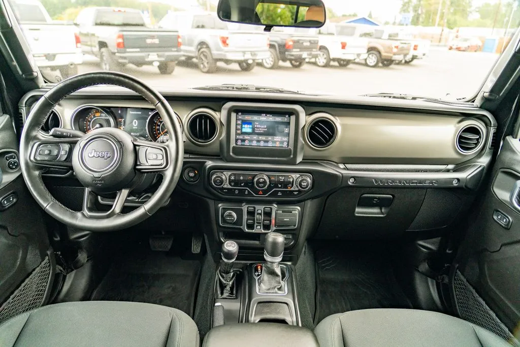 Jeep Wrangler photo 22