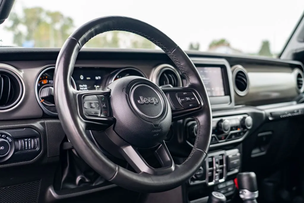 Jeep Wrangler photo 13