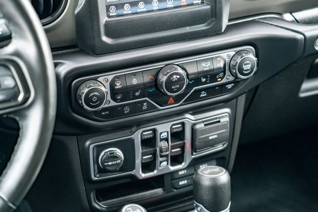 Jeep Wrangler photo 18