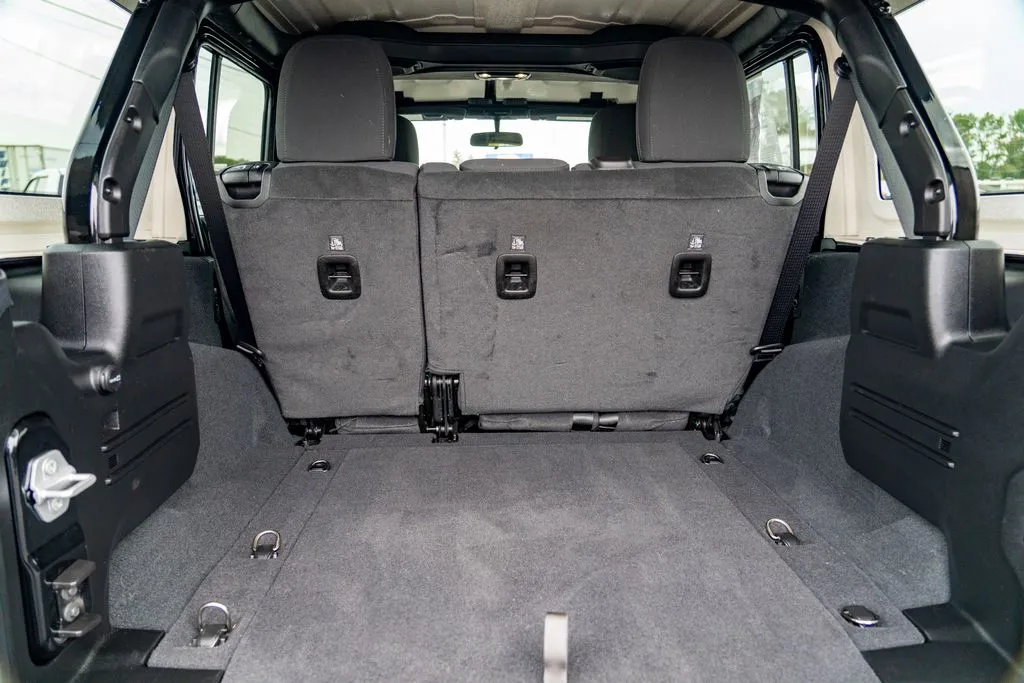 Jeep Wrangler photo 24