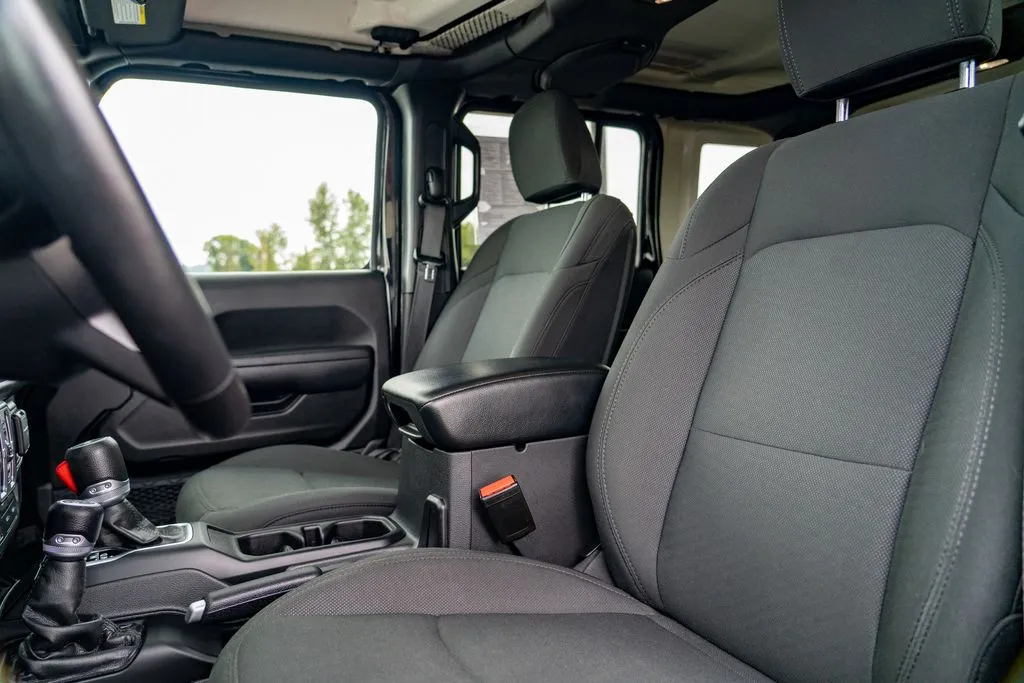 Jeep Wrangler photo 14
