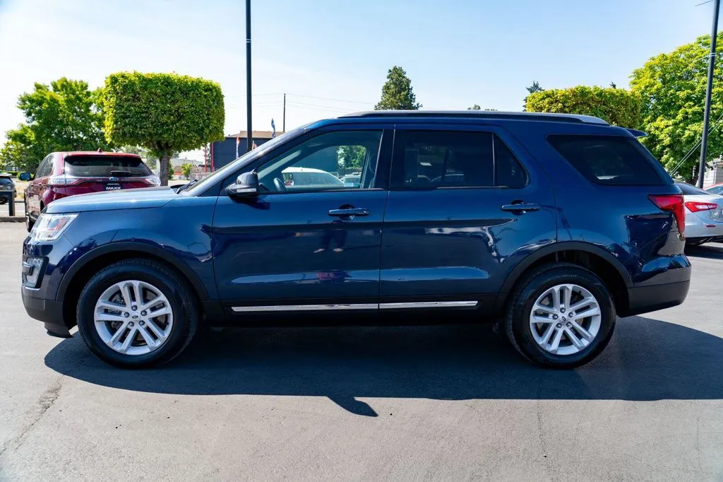 Ford Explorer photo 12