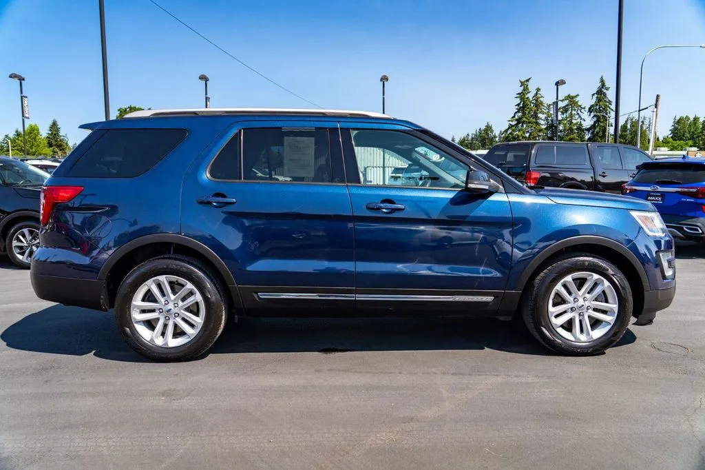 Ford Explorer photo 8