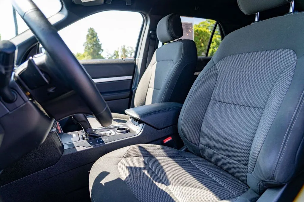 Ford Explorer photo 14