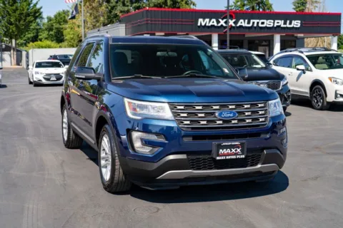 Photos of 2017 Ford Explorer XLT for sale in Puyallup, WA at Maxx Autos Plus Puyallup