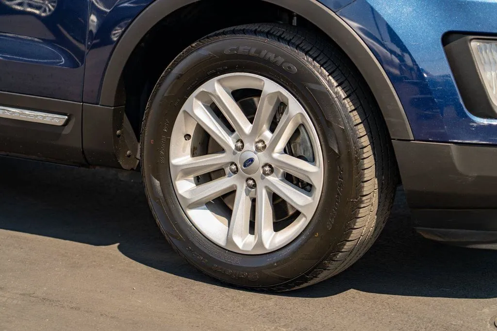 Ford Explorer photo 7