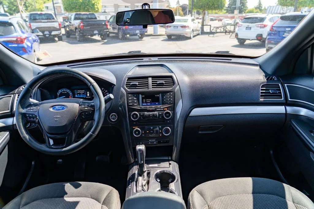 Ford Explorer photo 24