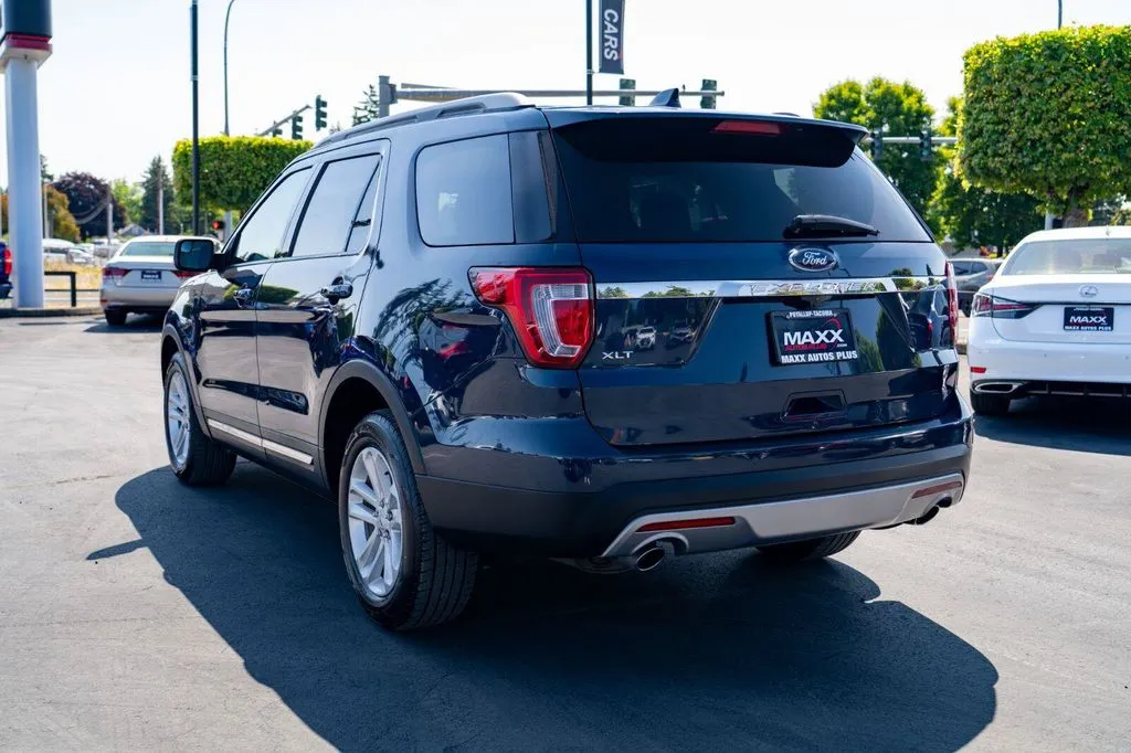 Ford Explorer photo 11