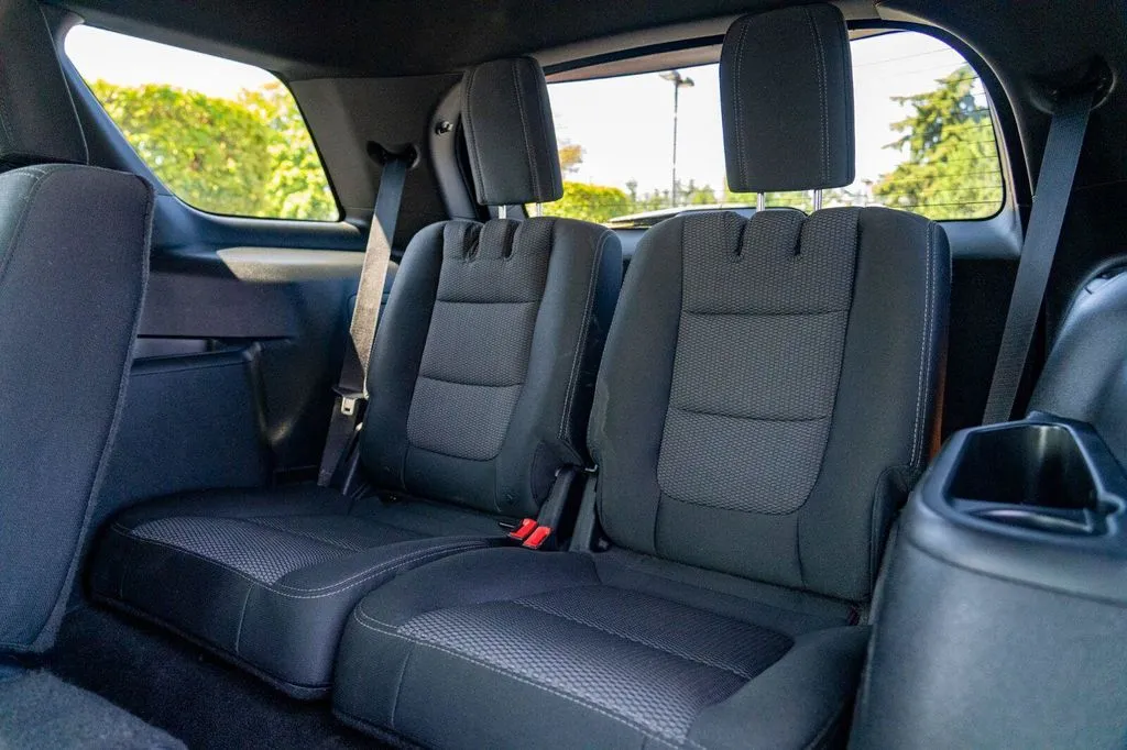 Ford Explorer photo 16