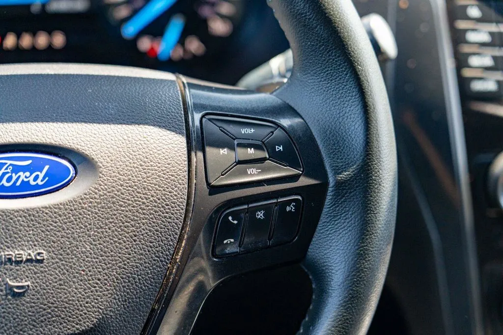 Ford Explorer photo 19