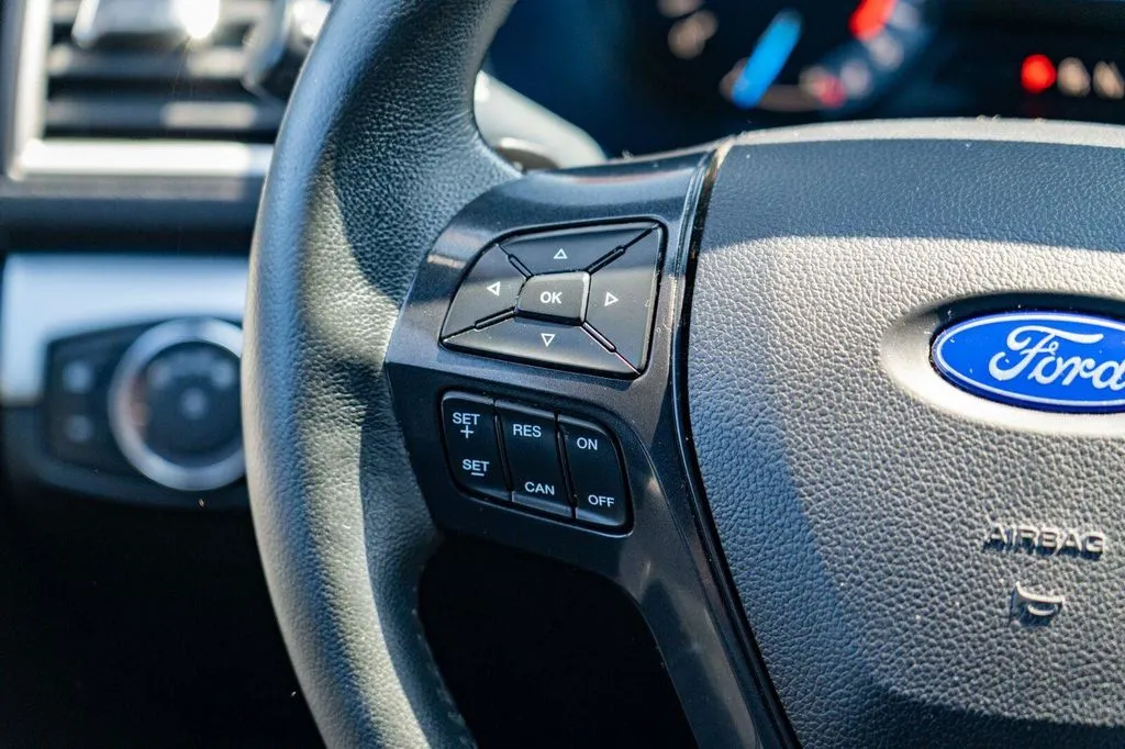 Ford Explorer photo 20
