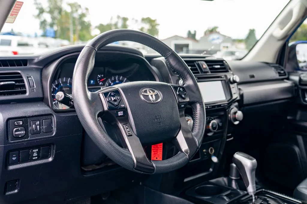 Toyota 4Runner photo 12
