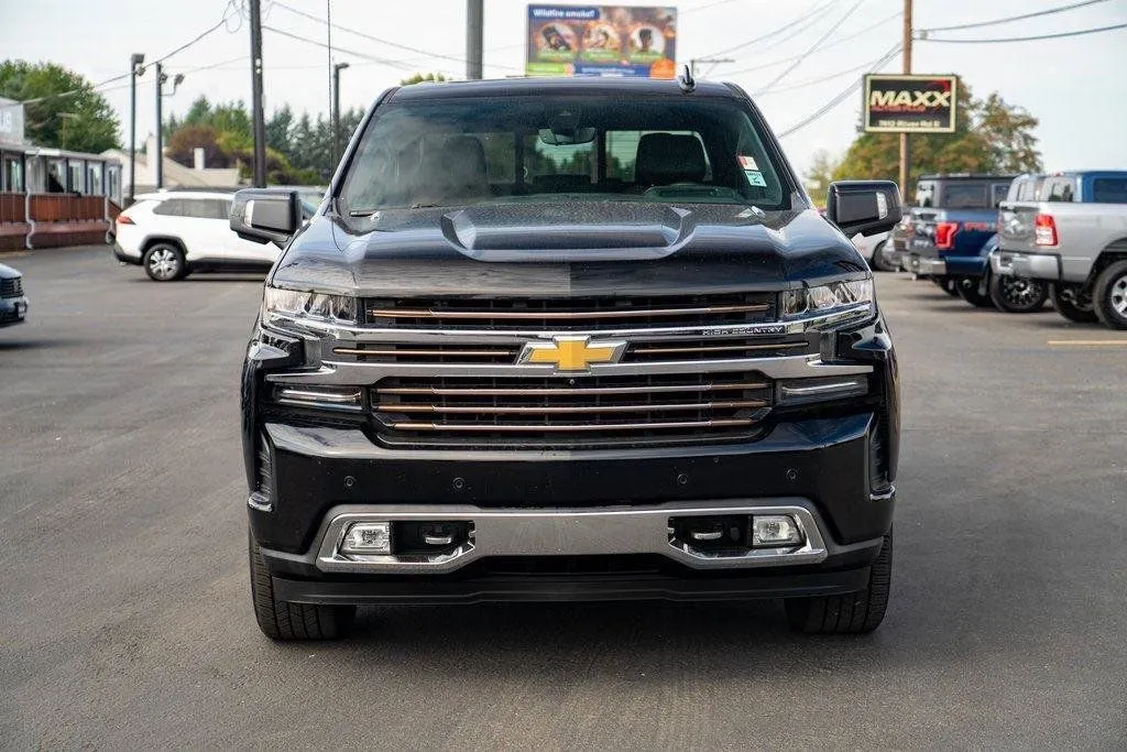 Chevrolet Silverado photo 3
