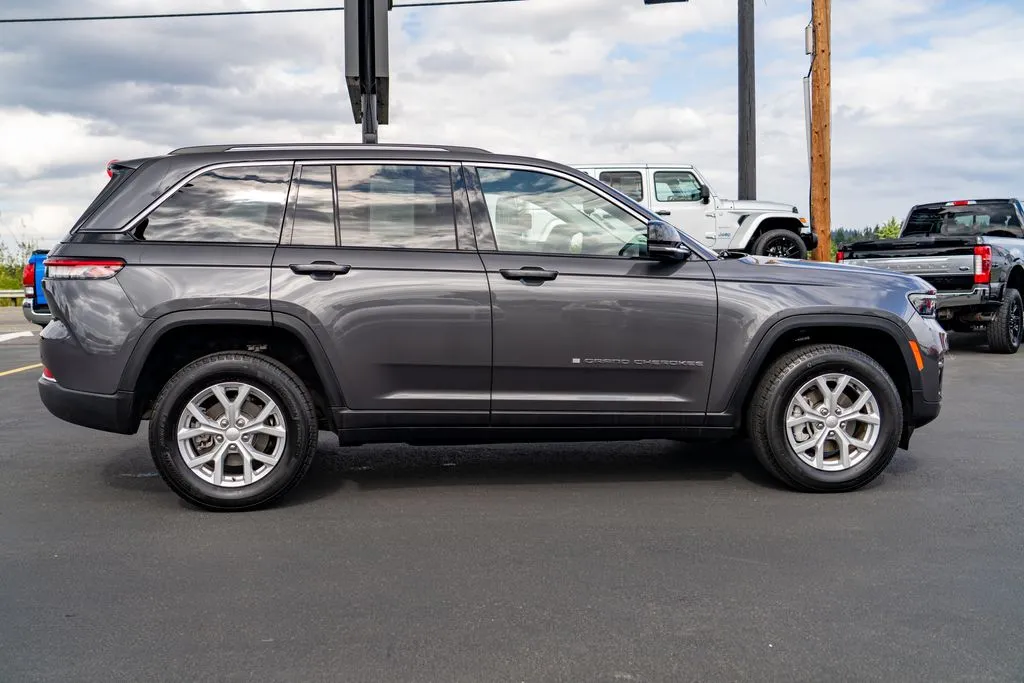 Jeep Grand Cherokee photo 8