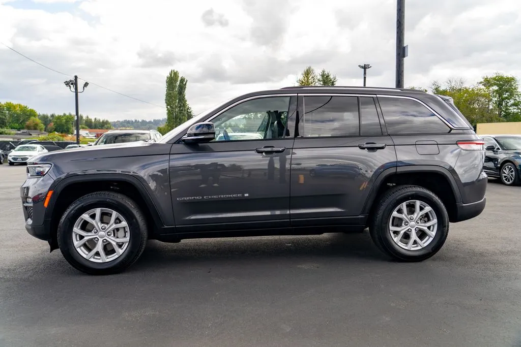 Jeep Grand Cherokee photo 12