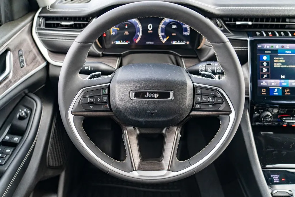 Jeep Grand Cherokee photo 15