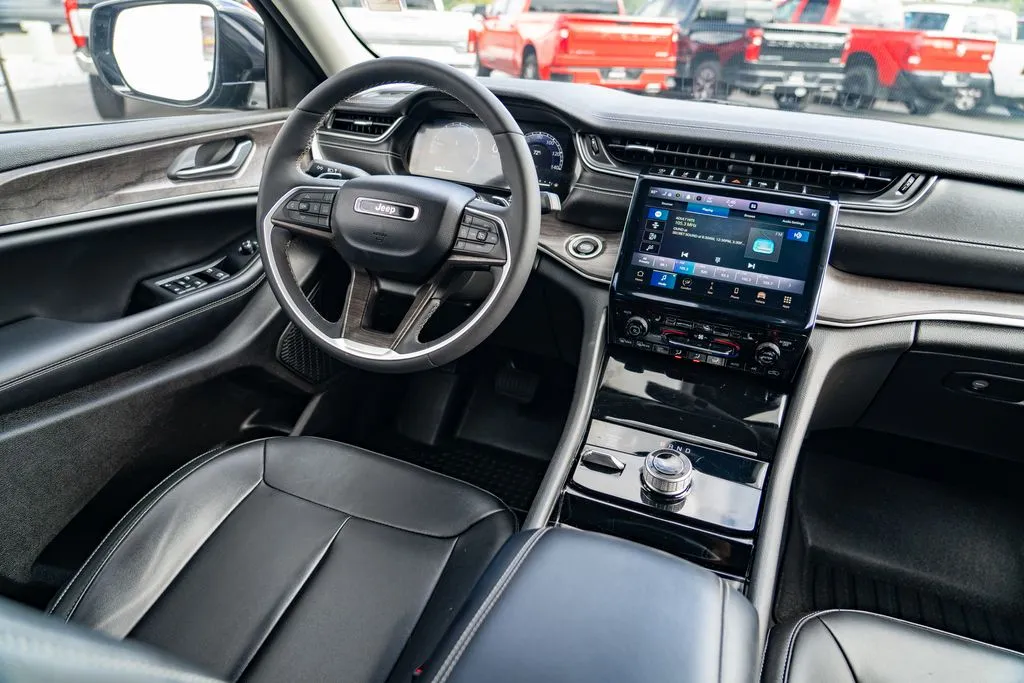 Jeep Grand Cherokee photo 23