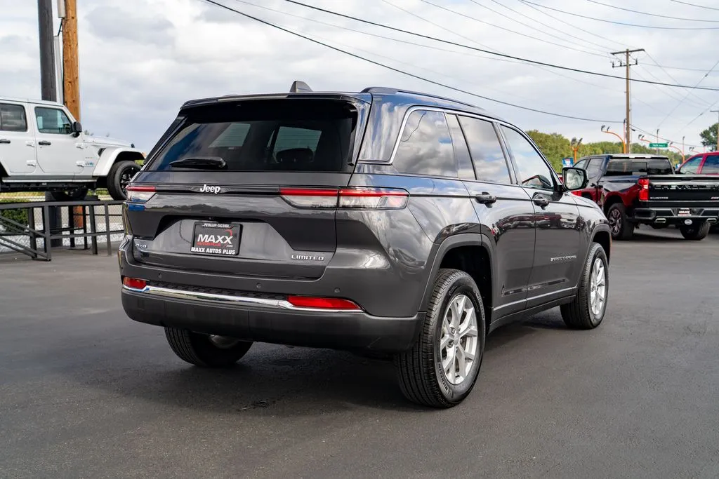 Jeep Grand Cherokee photo 9