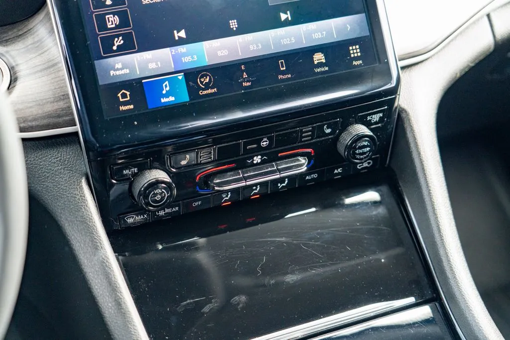 Jeep Grand Cherokee photo 20
