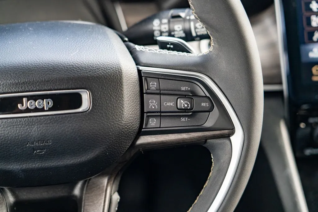 Jeep Grand Cherokee photo 16