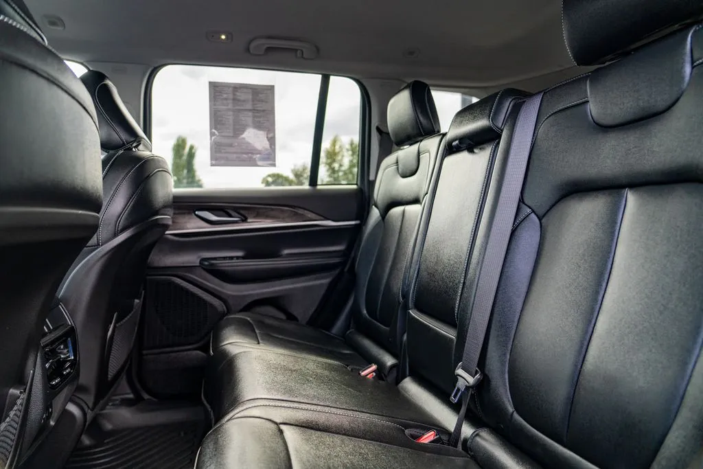 Jeep Grand Cherokee photo 24
