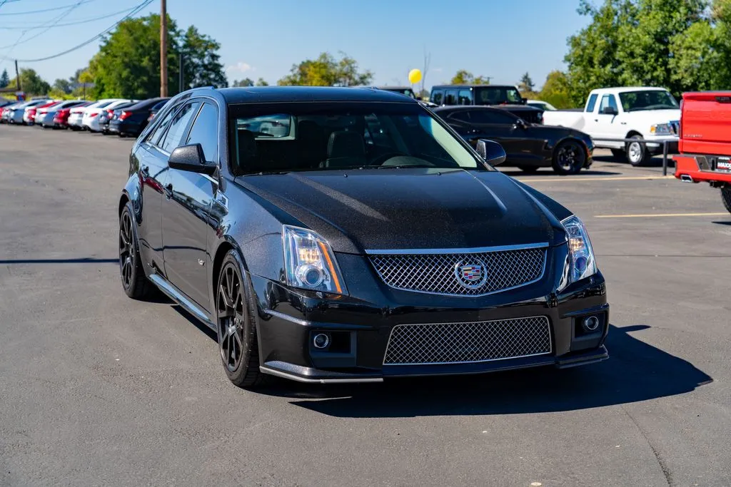Cadillac CTS-V photo 2
