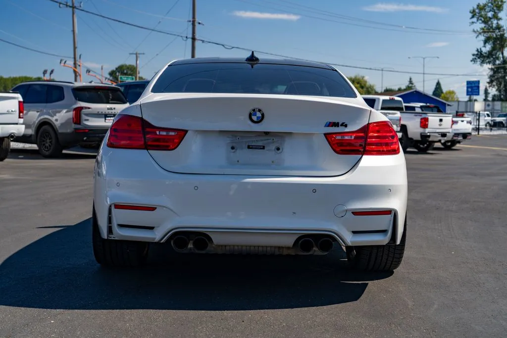 BMW M4 photo 9