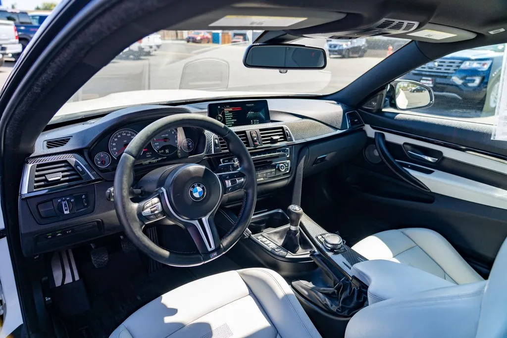 BMW M4 photo 13