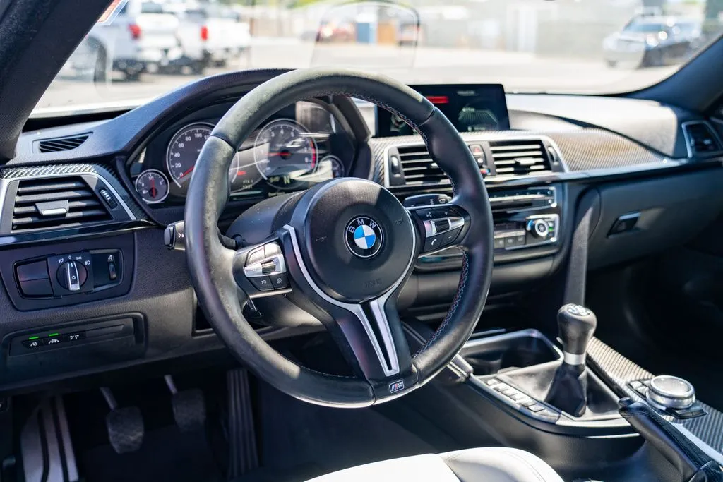 BMW M4 photo 12
