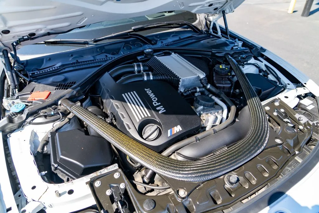 BMW M4 photo 23