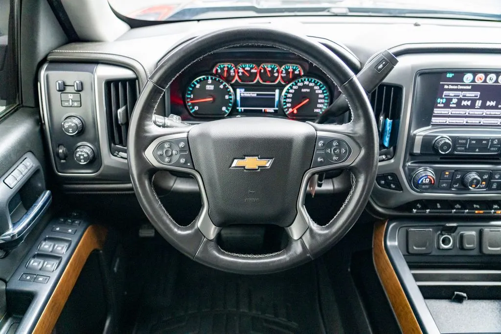 Chevrolet Silverado photo 17