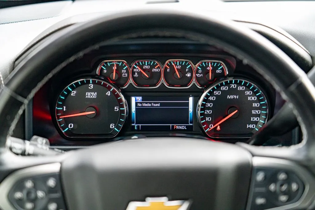 Chevrolet Silverado photo 18