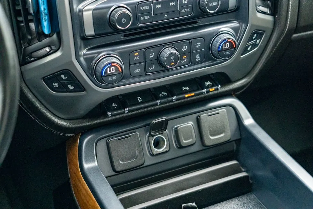 Chevrolet Silverado photo 20