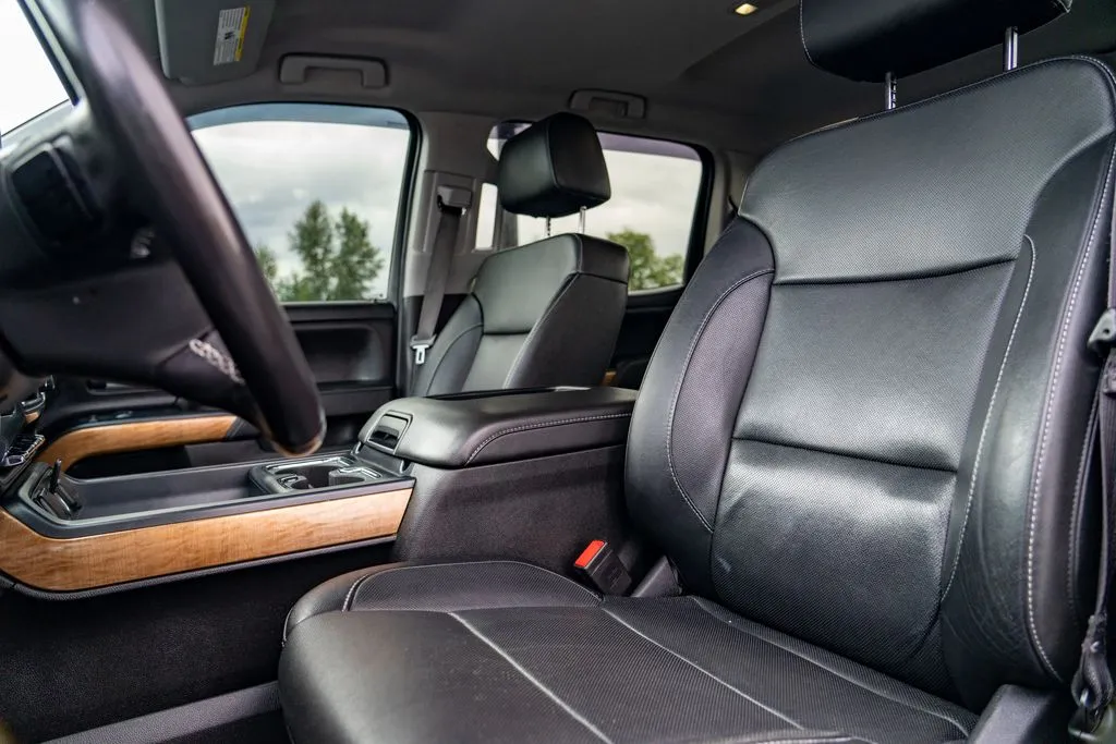 Chevrolet Silverado photo 15