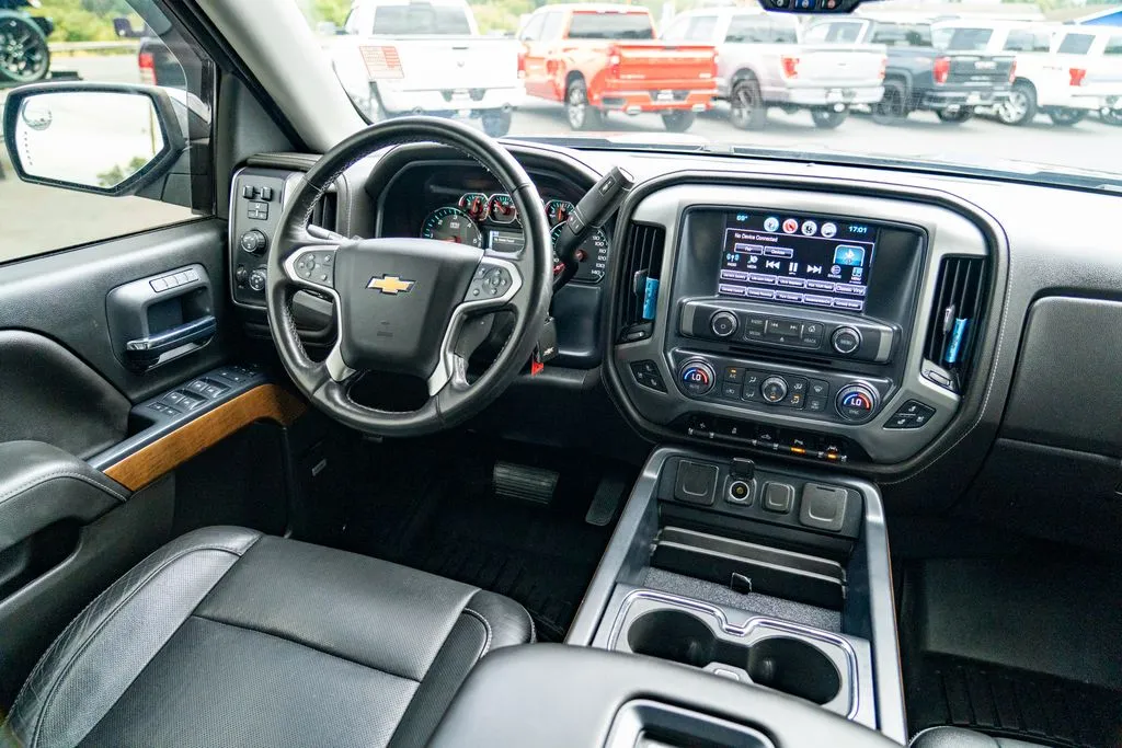 Chevrolet Silverado photo 22