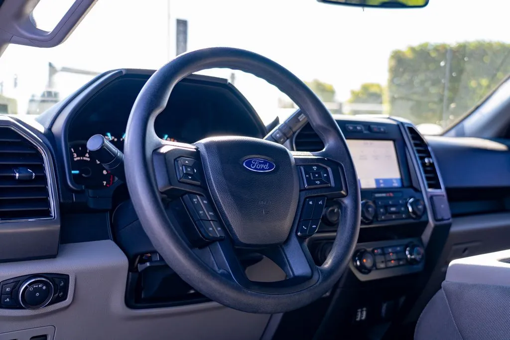 Ford F-150 photo 12