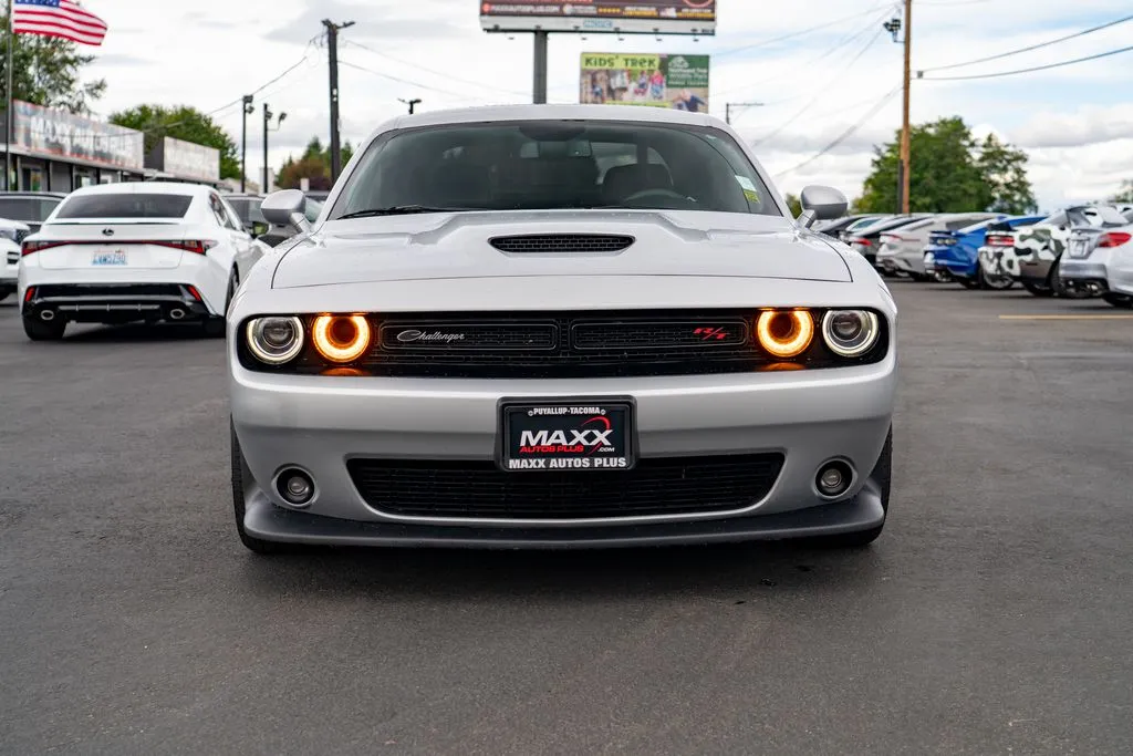 Dodge Challenger photo 3