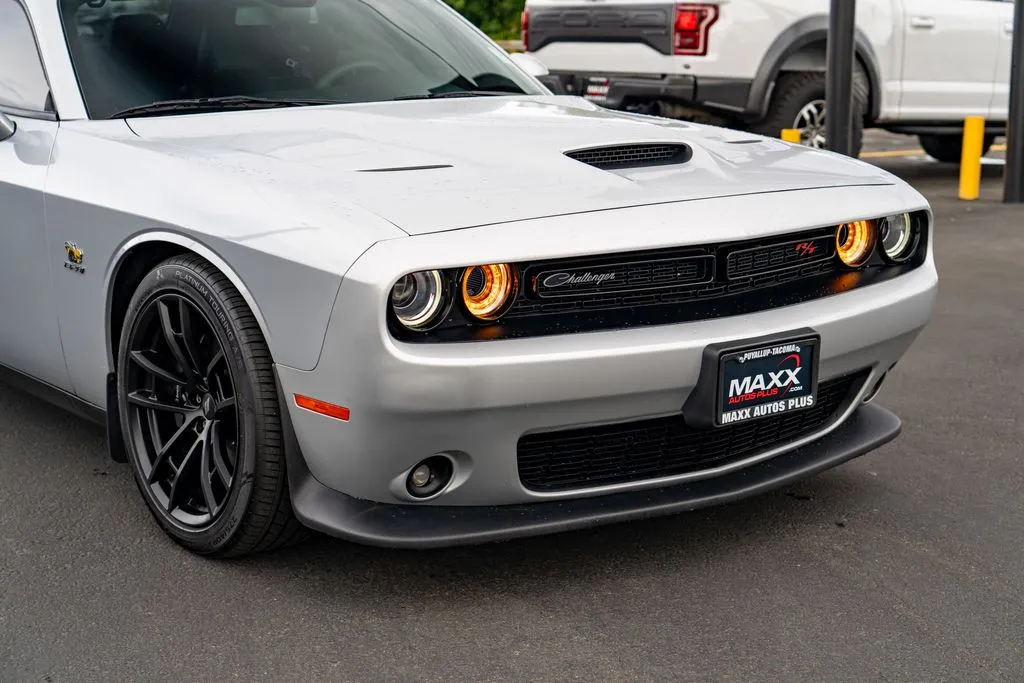 Dodge Challenger photo 6