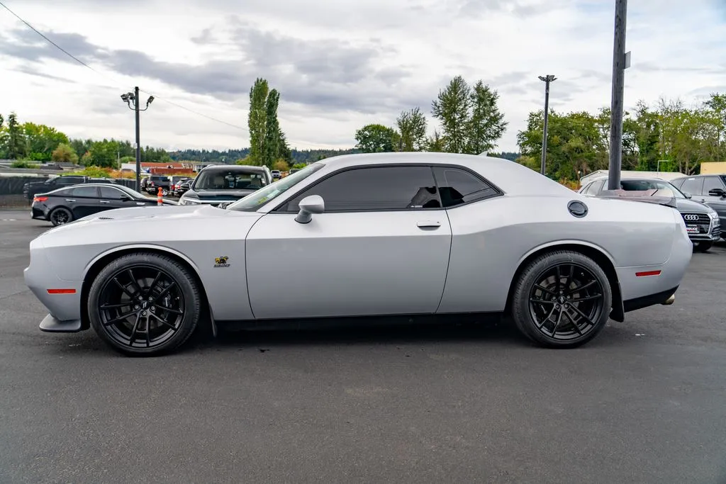 Dodge Challenger photo 12
