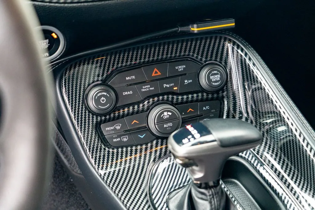 Dodge Challenger photo 16